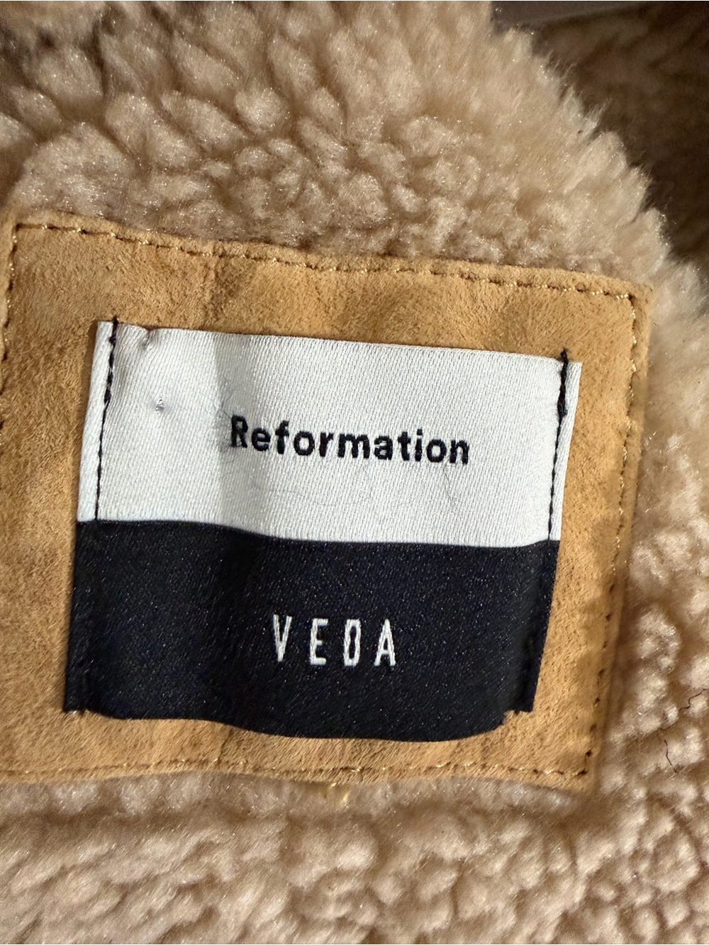 🤎 Reformation VEDA Luca Suede Shearling Coat – Parmesan Suede 🤎 - Picture 7 of 11